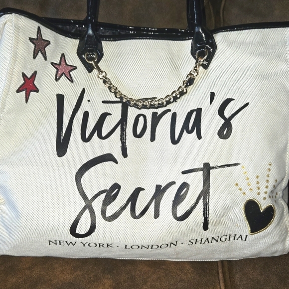 2019 Retired Victoria's Secret Spacious Tote Bag with Stars & Heart Design - Picture 3 of 11